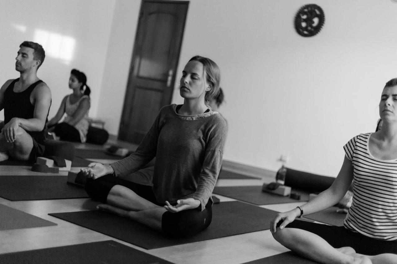 Surf Yoga Ericeira Guest House Exteriör bild